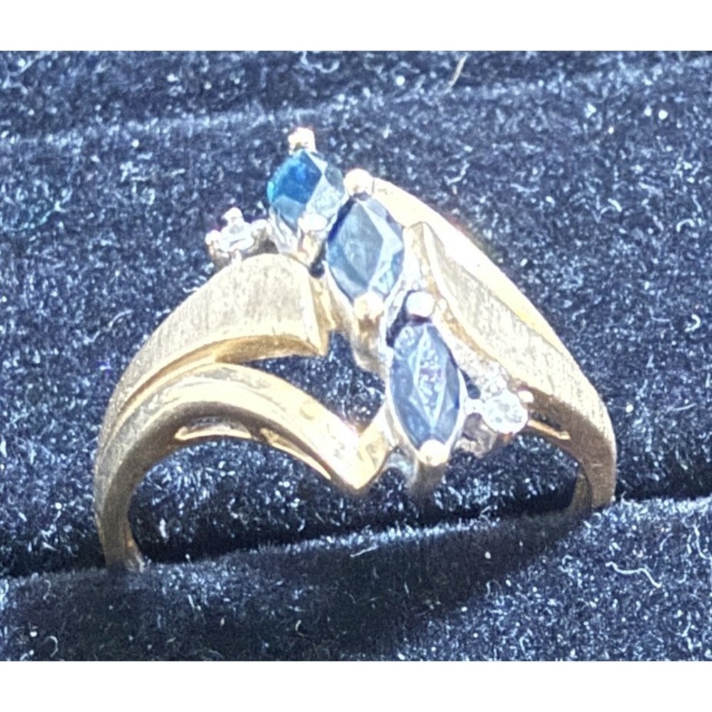 Unique Ladies 10KT Sapphire and Diamond Ring Size 7 Must See